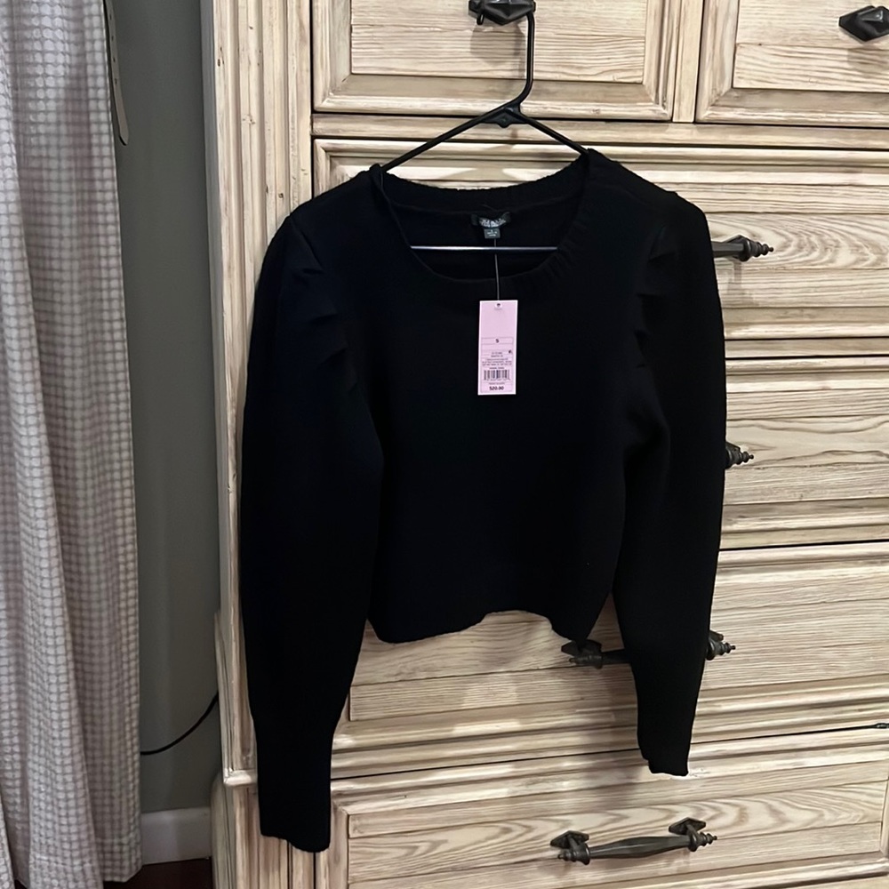 Black crop top sweater with ruched shoulders